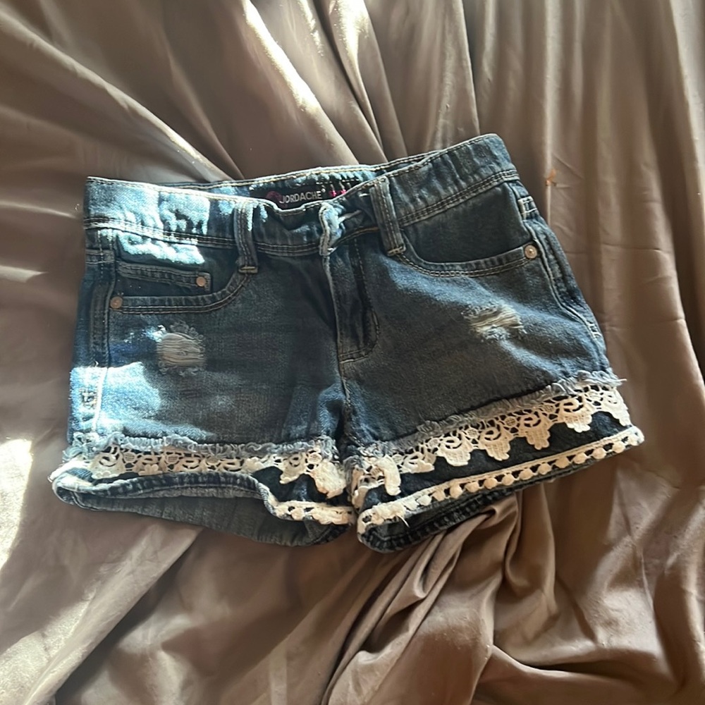 like new, color DRKEZY , jordache brand, size 7 kids